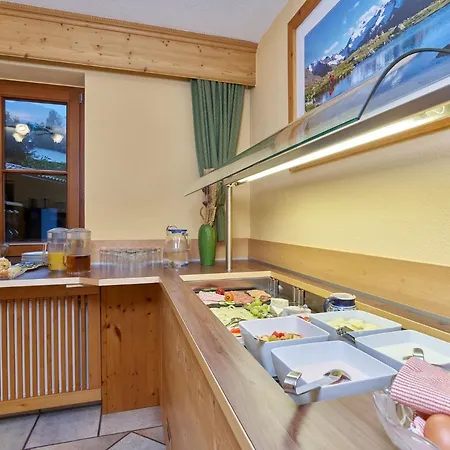 לינה וארוחת בוקר Franzelin לאנגנפלד