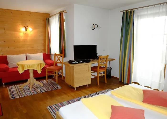 לינה וארוחת בוקר Franzelin